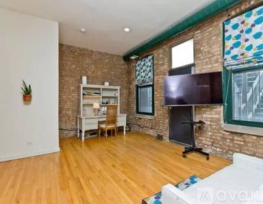 Main picture of 1456 N Milwaukee Ave