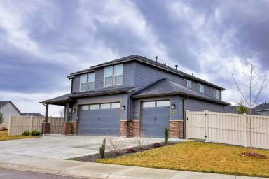 Main picture of 6907 S Maverick Way
