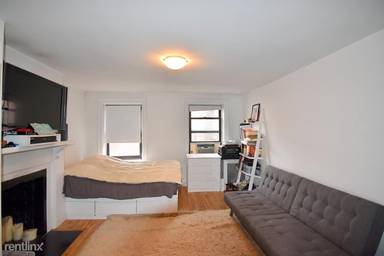 Main picture of 63 W 8th St
