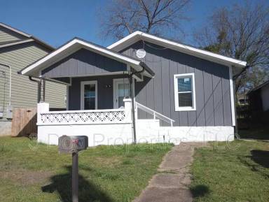 Main picture of 218 N Hickory St