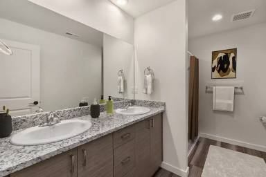 Main picture of 407 S Keller Ct