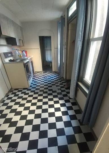 Main picture of 213 S 8th St