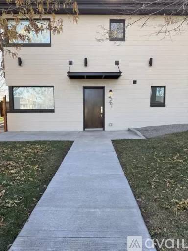 Main picture of 4720 Lamar St
