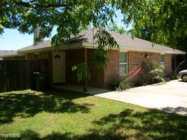 Main picture of 715 N Pecan St