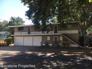 Main picture of 121 N Laurel St