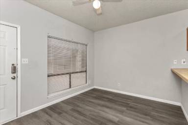 Main picture of 2120 Pearl St