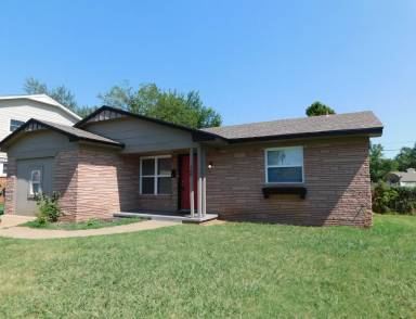 Main picture of 708 NE 83rd St