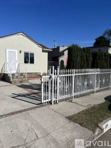 Main picture of 121 W 99th St