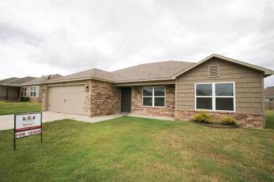Main picture of 868 NW Evans Cir