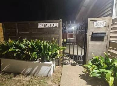 Main picture of Live Oak Place