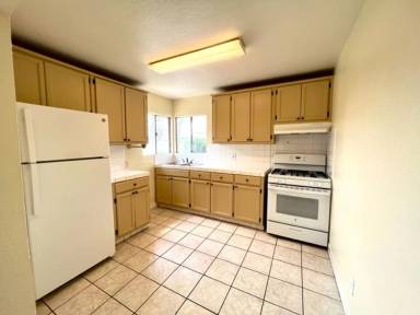 Main picture of 521 W 92nd St