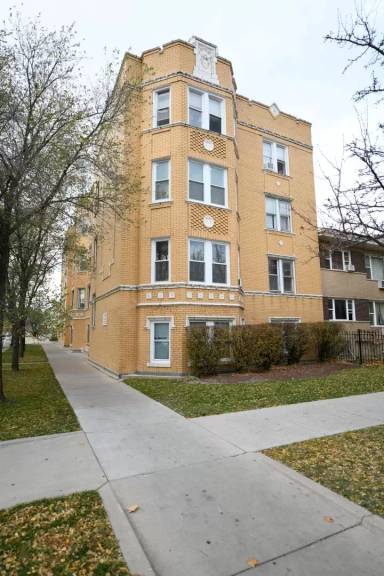 Main picture of 2742 W Granville Ave