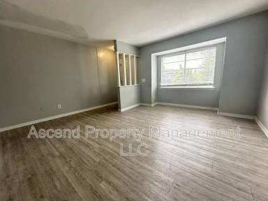 Main picture of 2410 Lyndon Ave