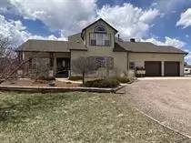 Main picture of 735 Struthers Loop