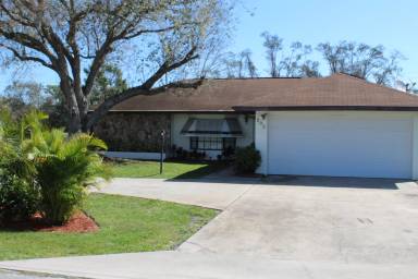 Main picture of 302 Lotus Ave