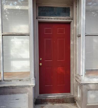 Main picture of 822 W Lombard St