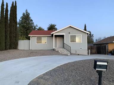 Main picture of 885 Iona Dr