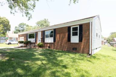 Main picture of 724 Lucas Creek Rd