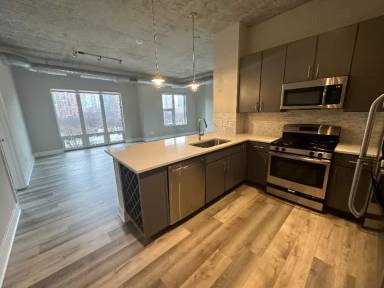 Main picture of 860 S Clark St