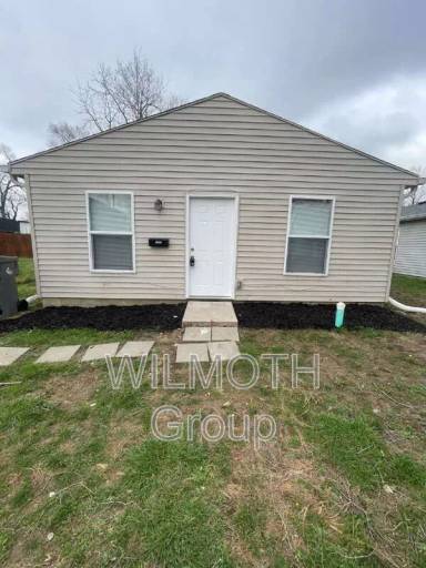 Main picture of 2045 N Dearborn St