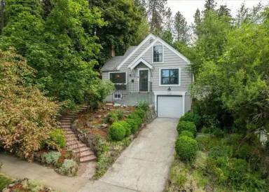 Main picture of 1123 W 16th Ave