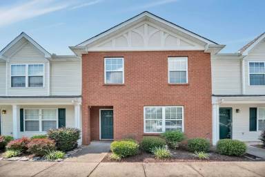Main picture of 2505 Comanche Way