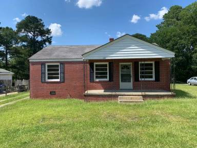 Main picture of 1104 S Cambridge Cir