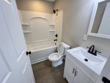 Main picture of 1106 W Division St