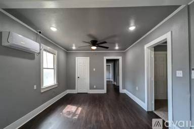 Main picture of 2100 Taylor St