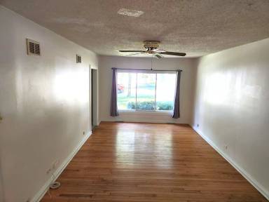Main picture of 120 S Park St