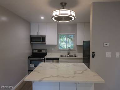 Main picture of 250 Elm St