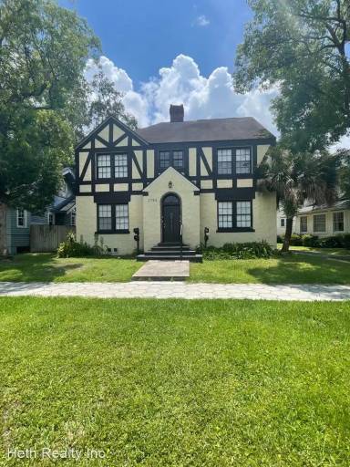 Main picture of 2752 Herschel St