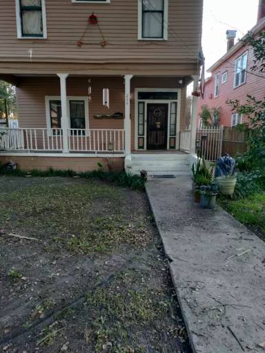 Main picture of 238 E 6th St