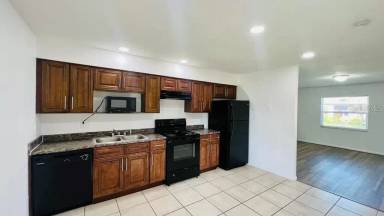 Main picture of 911 W Orange St