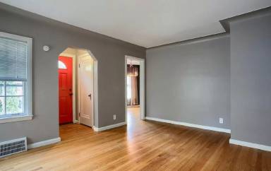 Main picture of 348 E Maplehurst St