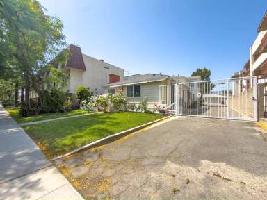 Main picture of 411 W Windsor Rd