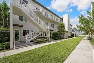 Main picture of 10226 NW 64th Ter