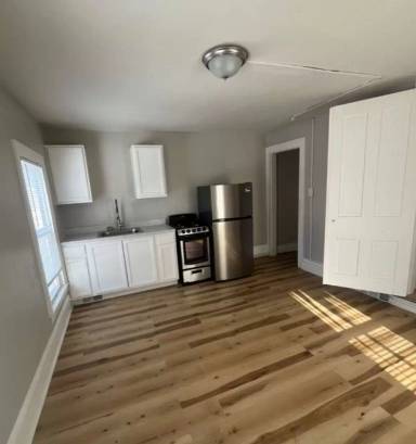 Main picture of 579 Broadway Ave