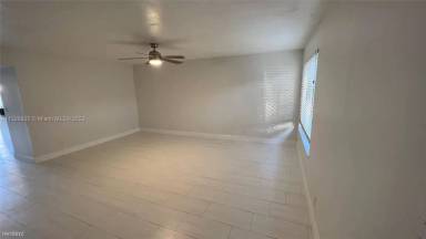 Main picture of 569 N University Dr