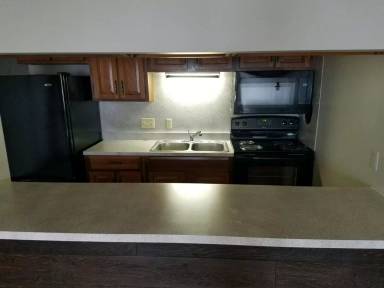 Main picture of 613 W Broadway