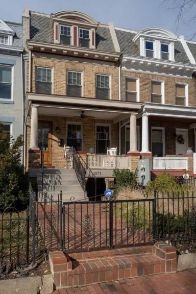 Main picture of 1871 Newton St NW