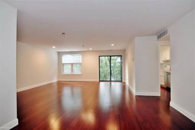 Main picture of 140 Field Point Rd