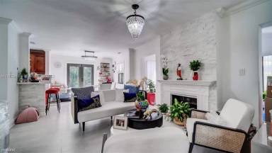 Main picture of 135 Ponce de Leon Blvd