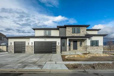 Main picture of 1452 W Meadow Glen Dr