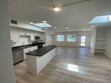 Main picture of 400 S 7th St