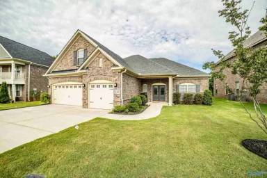 Main picture of 225 Skehan St SW