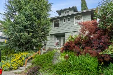 Main picture of 620 12th Ave E