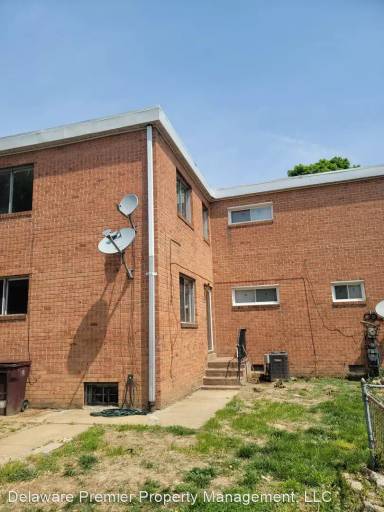 Main picture of 615 E 5th St