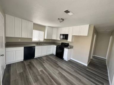 Main picture of 201 E Wilson St