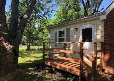 Main picture of 124 E Hoover St